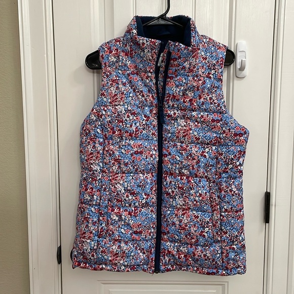 Amazon Essentials navy floral puffer vest.  M - Picture 2 of 8